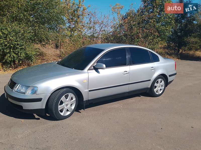 Седан Volkswagen Passat 1999 в Первомайске
