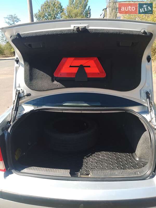 Седан Volkswagen Passat 1999 в Первомайске