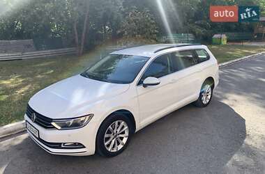 Универсал Volkswagen Passat 2016 в Киеве