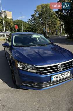 Седан Volkswagen Passat 2017 в Києві