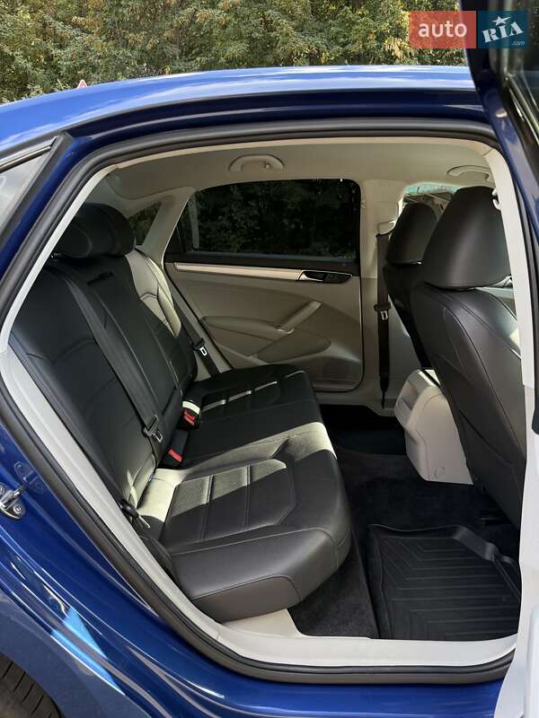 Седан Volkswagen Passat 2017 в Киеве