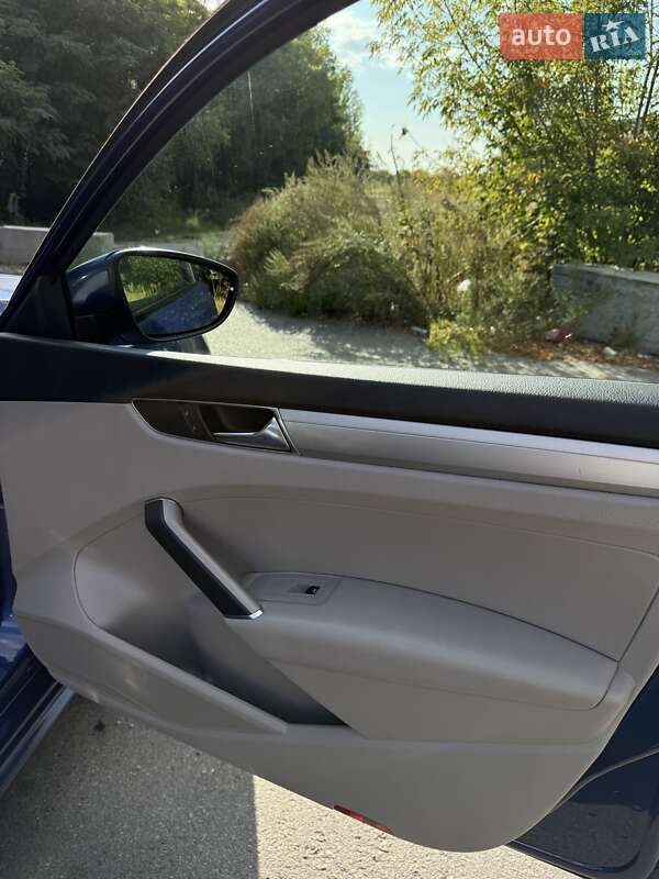 Седан Volkswagen Passat 2017 в Киеве