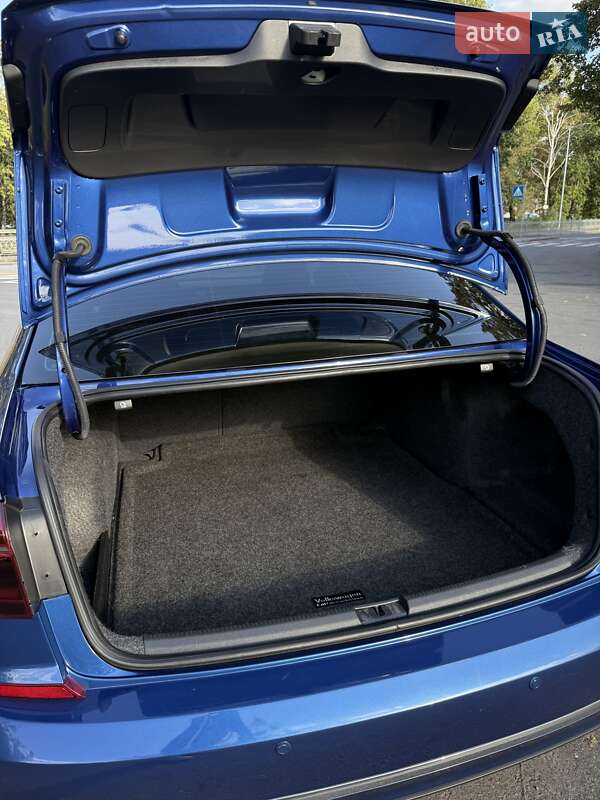 Седан Volkswagen Passat 2017 в Киеве