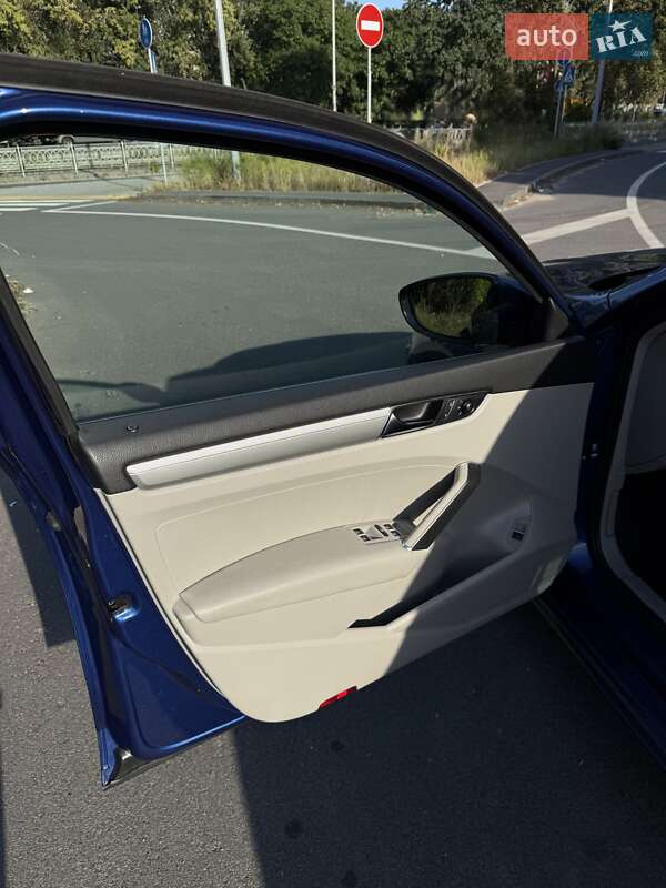 Седан Volkswagen Passat 2017 в Киеве