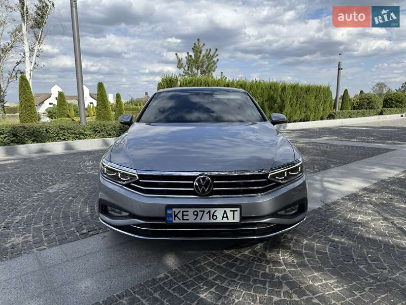 Седан Volkswagen Passat 2020 в Днепре