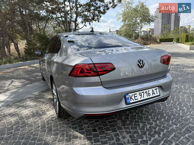 Седан Volkswagen Passat 2020 в Днепре