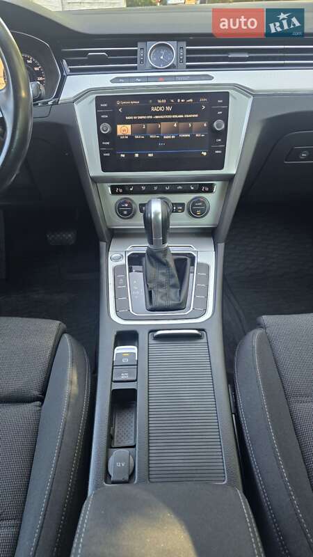 Універсал Volkswagen Passat 2018 в Дніпрі