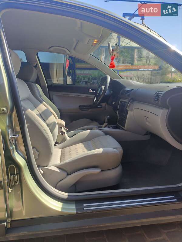 Седан Volkswagen Passat 2002 в Первомайську