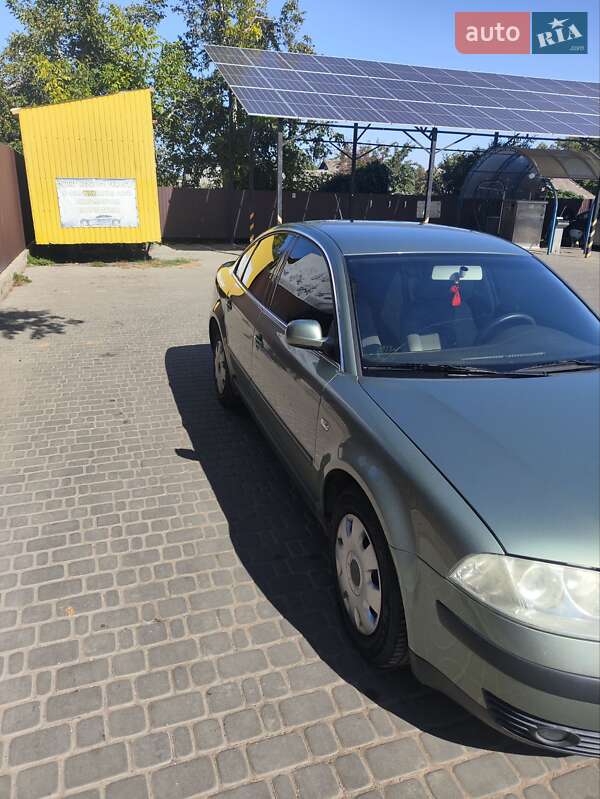 Седан Volkswagen Passat 2002 в Первомайську