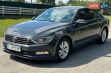 Седан Volkswagen Passat 2017 в Києві