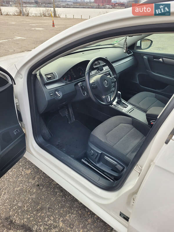Универсал Volkswagen Passat 2013 в Киеве