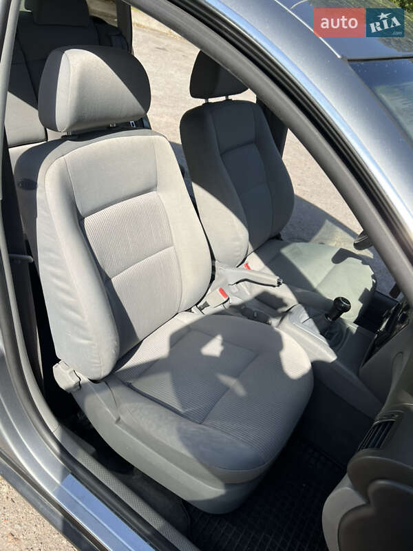 Седан Volkswagen Passat 2001 в Чернігові