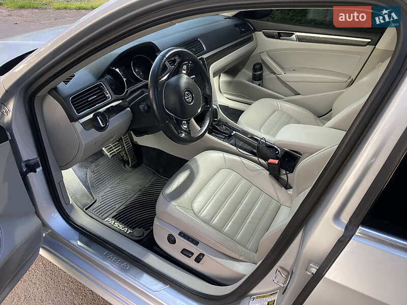 Седан Volkswagen Passat 2015 в Тернополе