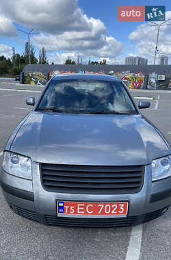 Седан Volkswagen Passat 2003 в Киеве