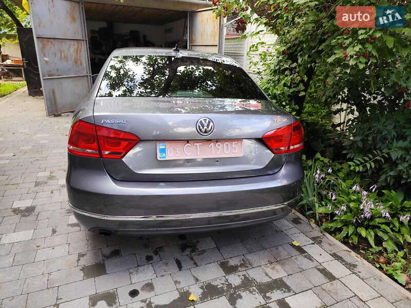 Седан Volkswagen Passat 2013 в Дубно