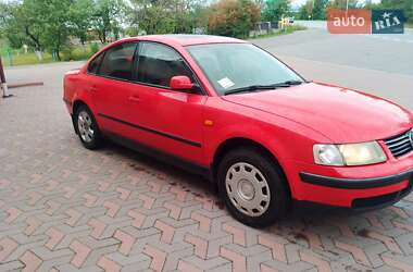 Седан Volkswagen Passat 1997 в Делятине