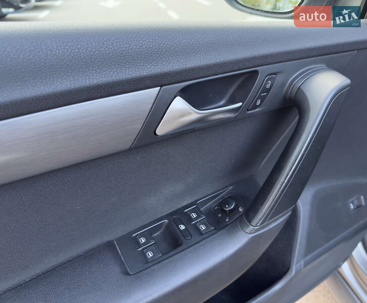 Седан Volkswagen Passat 2013 в Киеве фото 17 Седан Volkswagen Passat 2013 в Киеве