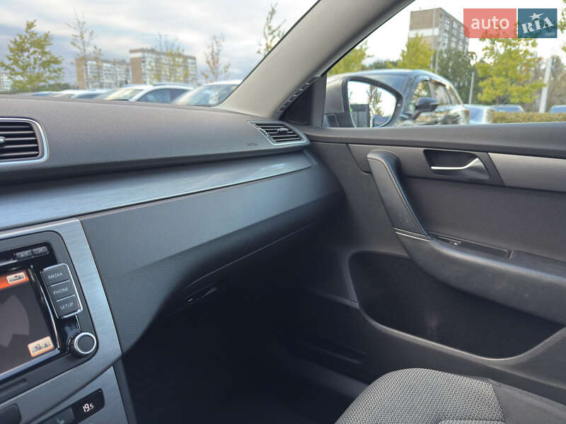 Седан Volkswagen Passat 2013 в Киеве фото 26 Седан Volkswagen Passat 2013 в Киеве