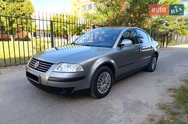 Седан Volkswagen Passat 2004 в Черкасах