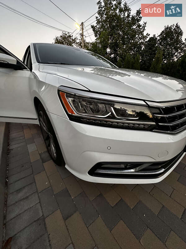 Седан Volkswagen Passat 2018 в Киеве