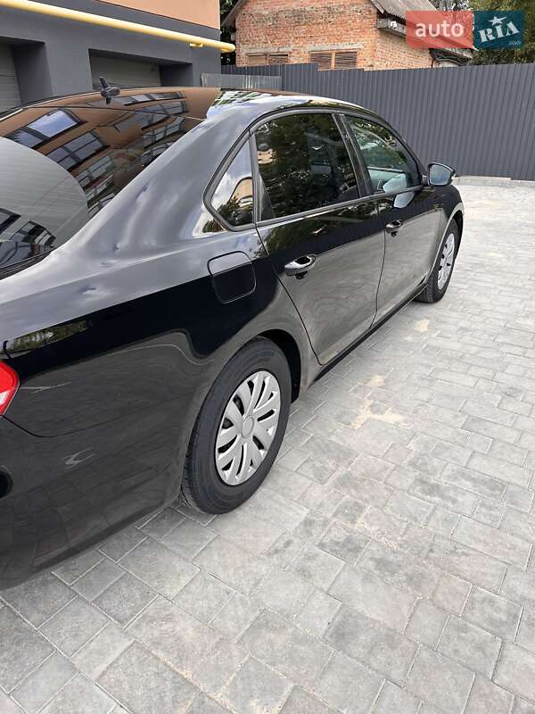 Седан Volkswagen Passat 2013 в Виннице