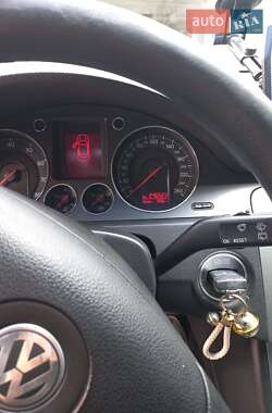 Универсал Volkswagen Passat 2006 в  фото 8 Универсал Volkswagen Passat 2006 в