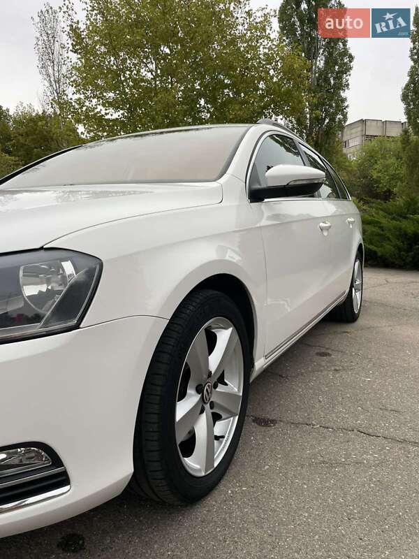 Універсал Volkswagen Passat 2013 в Миколаєві