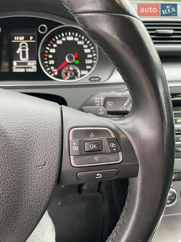 Універсал Volkswagen Passat 2013 в Миколаєві