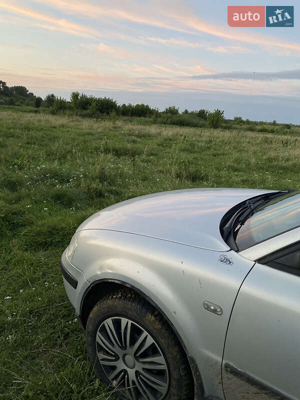 Універсал Volkswagen Passat 1999 в Вараші