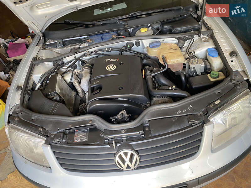 Універсал Volkswagen Passat 1999 в Вараші