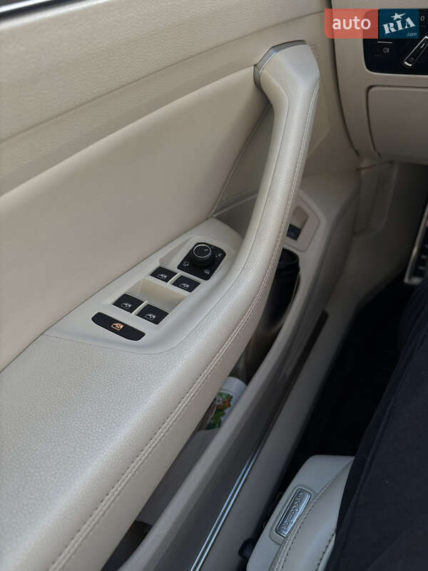 Седан Volkswagen Passat 2016 в Львове