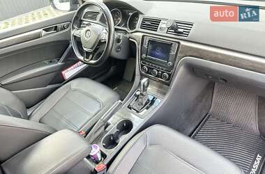 Седан Volkswagen Passat 2015 в 