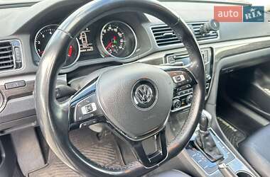 Седан Volkswagen Passat 2015 в 