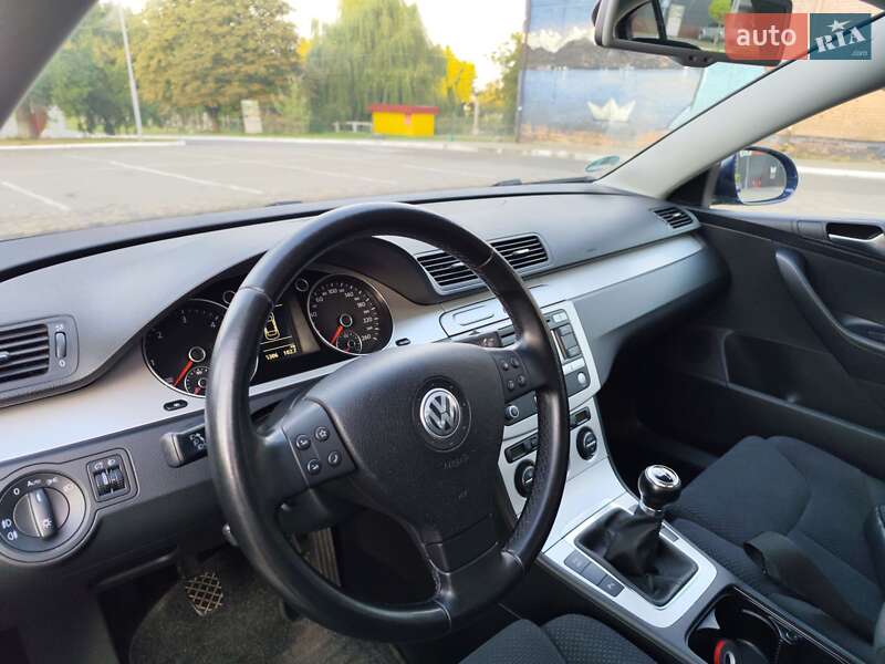 Седан Volkswagen Passat 2009 в Луцке