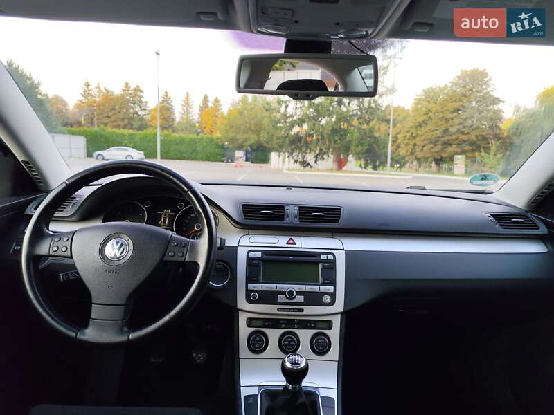 Седан Volkswagen Passat 2009 в Луцке