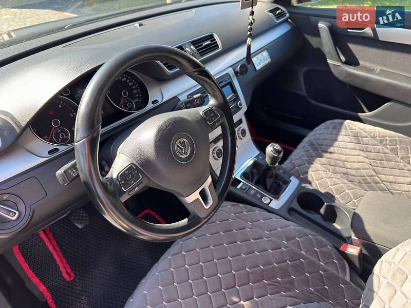 Седан Volkswagen Passat 2012 в Сторожинце