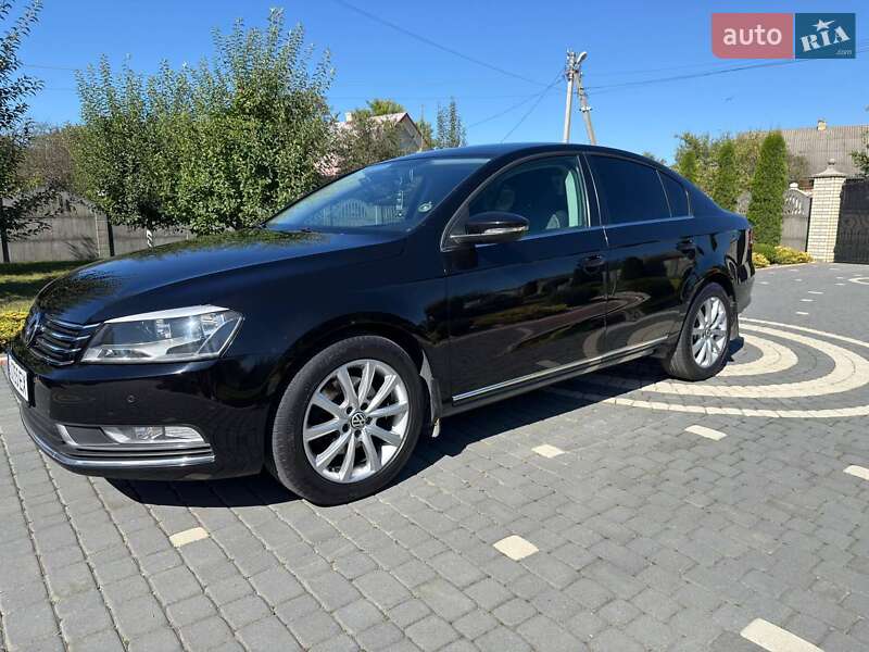 Седан Volkswagen Passat 2012 в Сторожинце