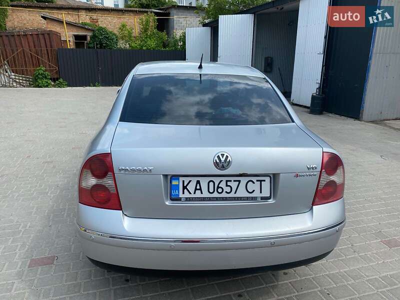 Седан Volkswagen Passat 2004 в Києві