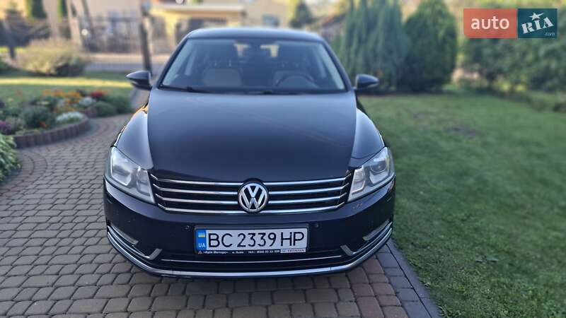 Седан Volkswagen Passat 2012 в Львові