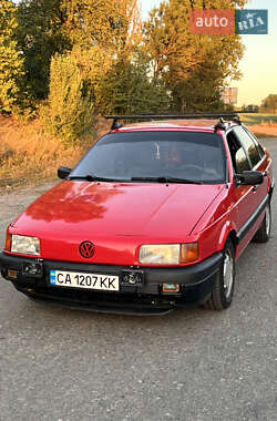 Седан Volkswagen Passat 1992 в Городище