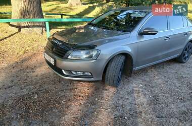 Седан Volkswagen Passat 2011 в Киеве