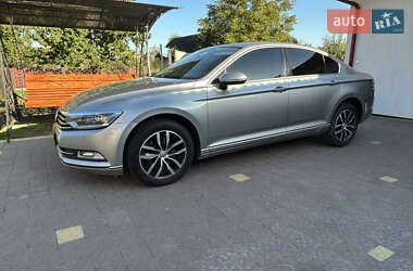 Седан Volkswagen Passat 2015 в Пустомытах