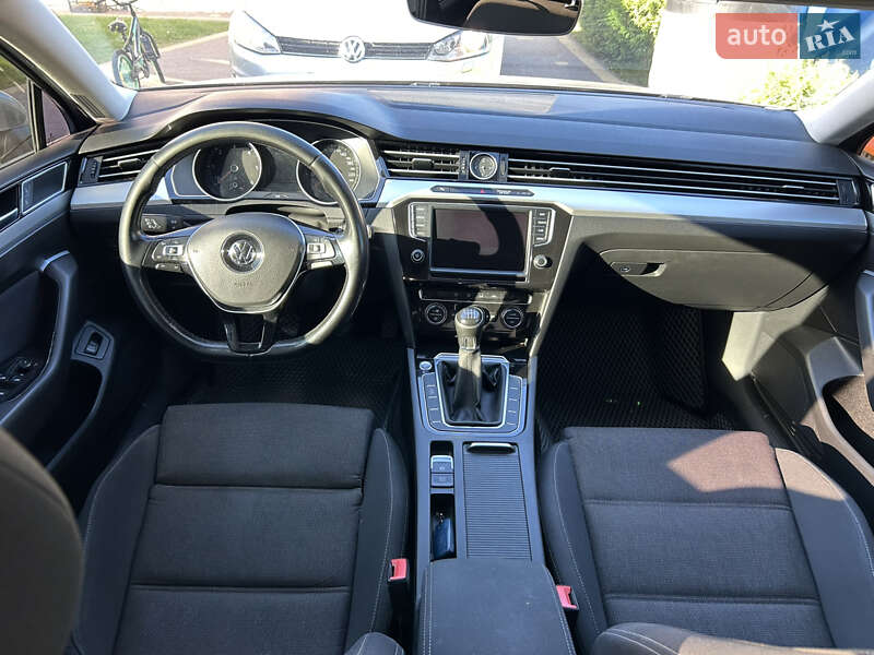 Седан Volkswagen Passat 2015 в Пустомытах