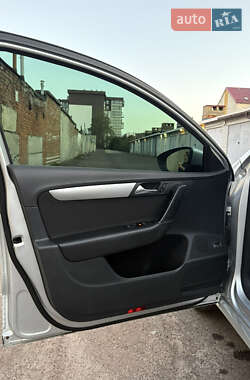 Универсал Volkswagen Passat 2012 в 
