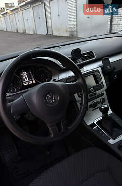 Универсал Volkswagen Passat 2012 в 
