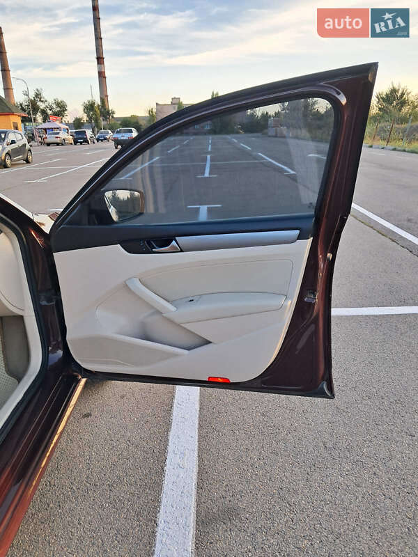 Седан Volkswagen Passat 2014 в Кривом Роге