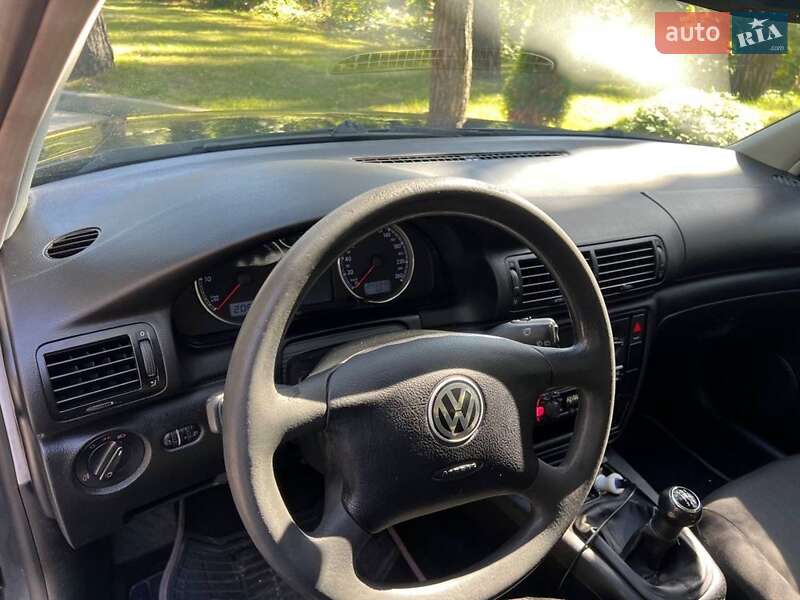 Универсал Volkswagen Passat 2002 в Львове