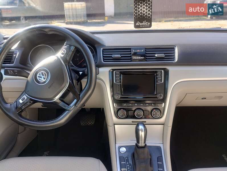 Седан Volkswagen Passat 2018 в Богуславе