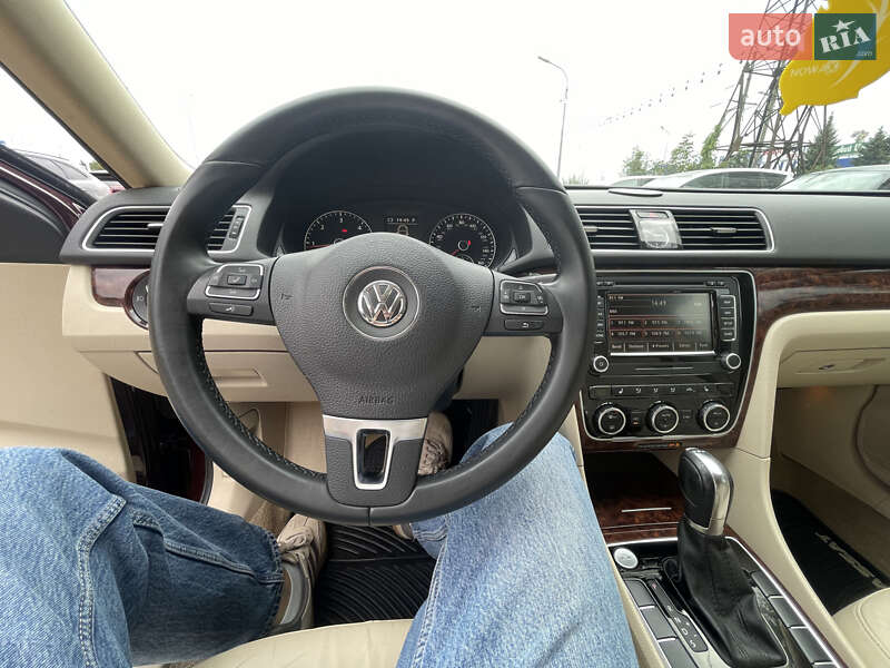 Седан Volkswagen Passat 2012 в Львове