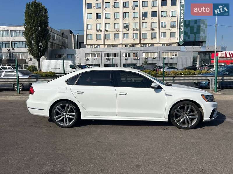 Седан Volkswagen Passat 2017 в Киеве